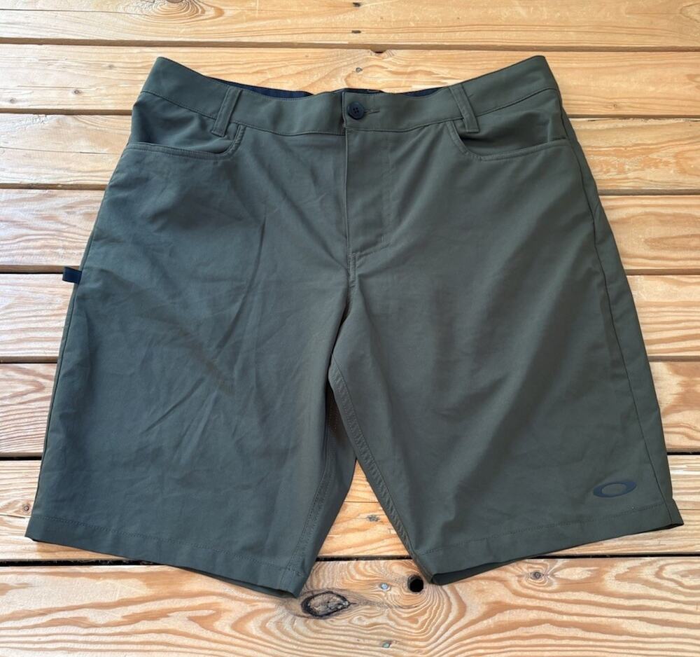 Oakley Men’s Hybrid Shorts regular Size 36 Green T6